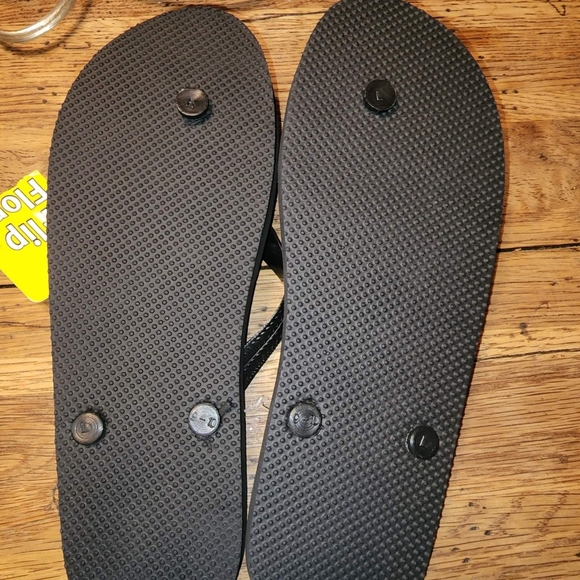 🎀 3 for 15.00 Floral Meadow Flip Flops - Picture 3 of 4